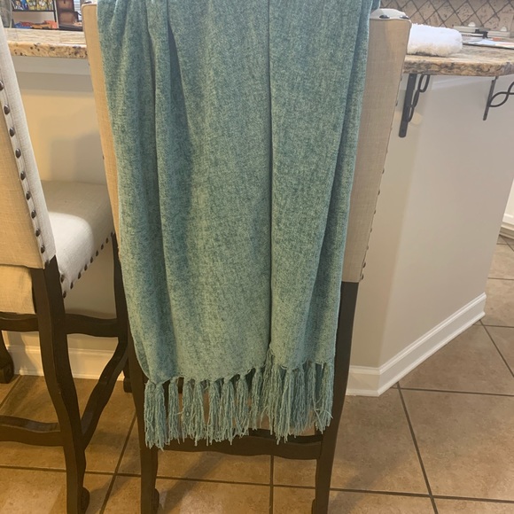 Pier one chenille throw - Picture 4 of 4